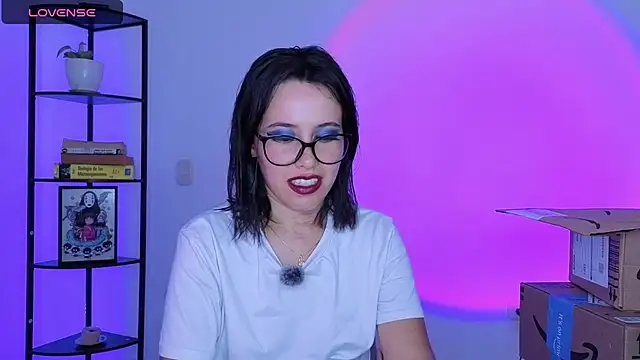 girldom online show from July 1, 5:12 pm