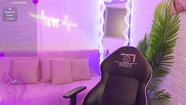 artemiss tay online show from October 23, 7:20 pm