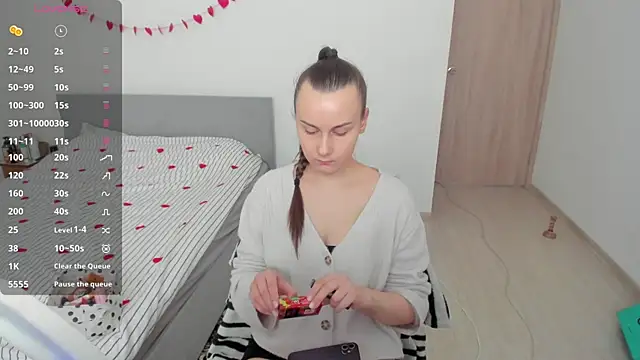 Kelly Cartier online show from February 20, 11:01 am