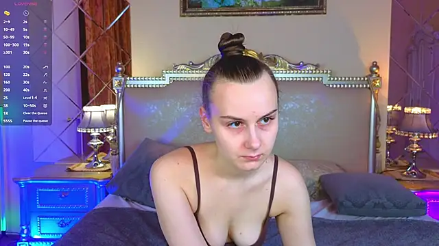 Kelly Cartier online show from November 18, 12:39 pm