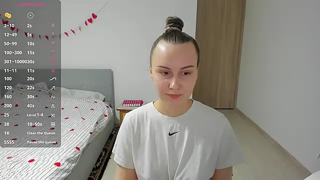 Kelly Cartier online show from February 23, 1:21 pm