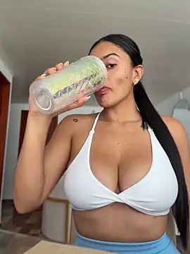 AnaaFaith  online show from April 11, 5:27 pm