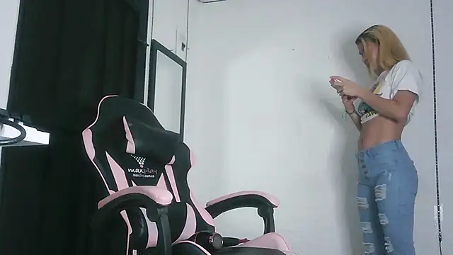 lunaleon2407 online show from September 22, 11:25 pm