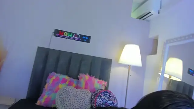 KendraChavez  online show from February 15, 8:52 pm