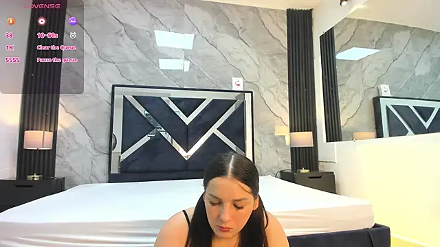 VioletRose as online show from April 21, 7:54 pm