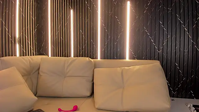 VioletRose as online show from April 6, 4:46 am