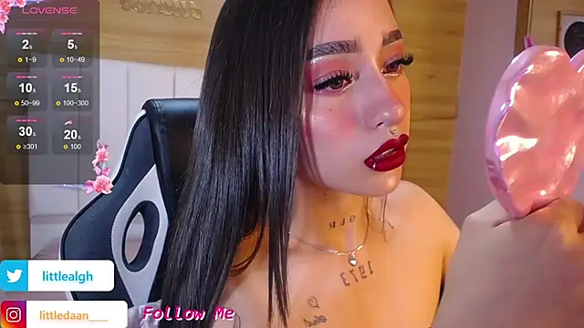 Abril Velvet a  online show from October 24, 12:56 pm