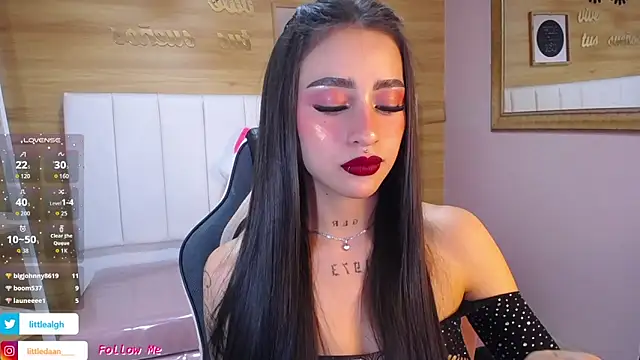 Snapshot of Abril_Velvet_a_ chatting on October 7, 8:13 pm Abril Velvet a online show from October 7, 8:13 pm