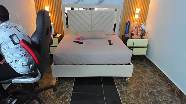 KAROLLJONES1 online show from November 27, 7:50 pm