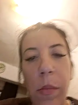 Anayssa  online show from April 5, 5:45 pm