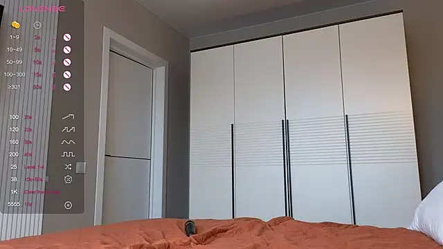 brightrays    online show from March 8, 2:37 am