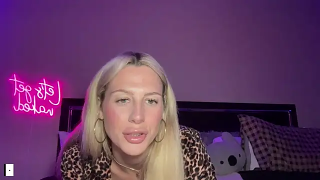 Snapshot of ChelseaCheeky chatting on September 25, 2:32 am ChelseaCheeky online show from September 25, 2:32 am