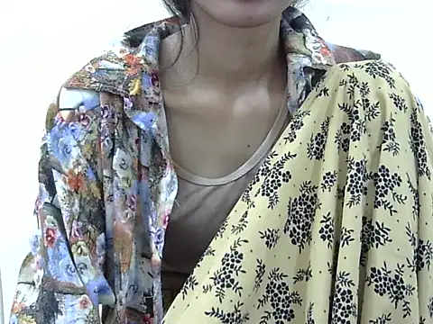 smallcuute online show from November 29, 6:17 am