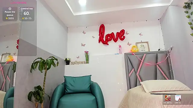 aurora tziu online show from February 17, 4:12 am