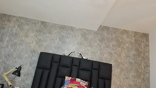 crystaldarliing online show from March 27, 3:02 pm