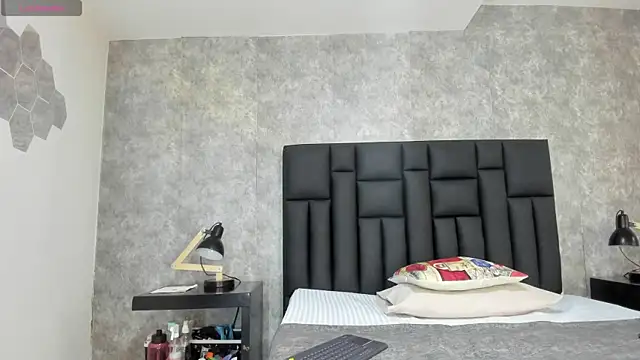 crystaldarliing online show from January 6, 12:14 am