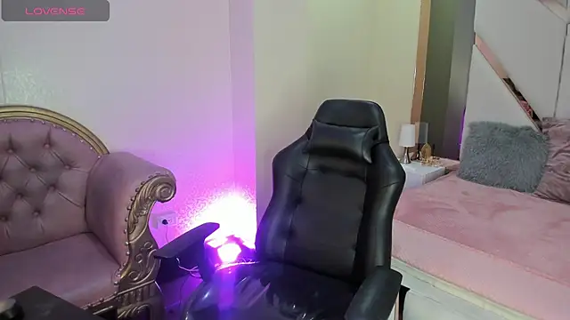 EmmaStonns online show from September 15, 1:19 pm