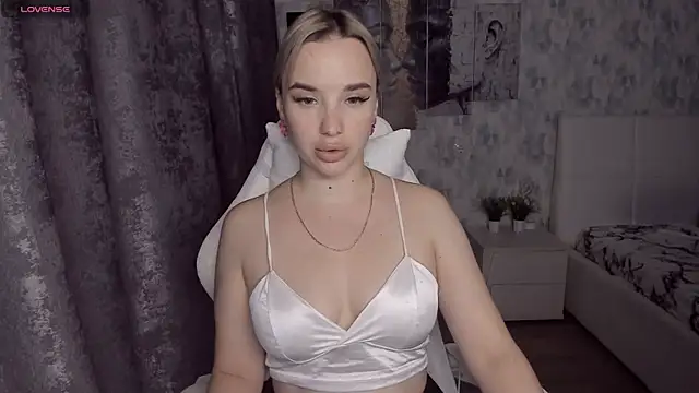 KiraKrox online show from October 12, 6:32 pm