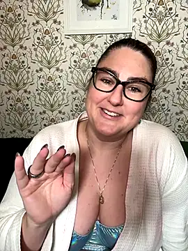 Snapshot of Lacey-BBW chatting on September 22, 8:18 pm Lacey-BBW online show from September 22, 8:18 pm