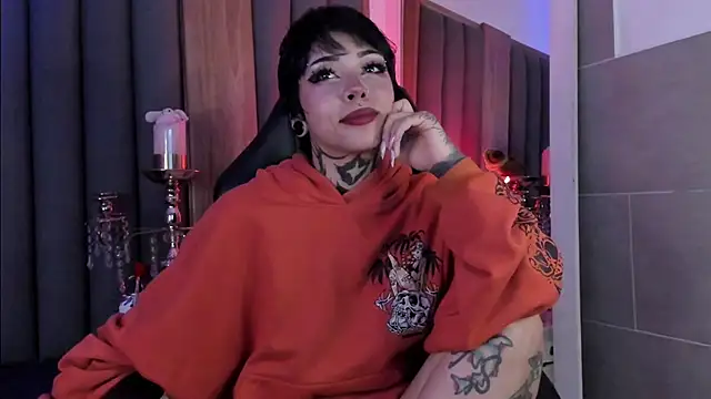 misstomie  online show from April 3, 7:06 am