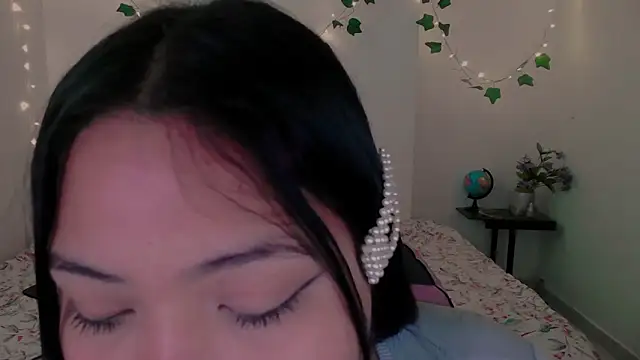 Snapshot of Juicy_elenxx chatting on September 18, 4:00 am Juicy elenxx online show from September 18, 4:00 am