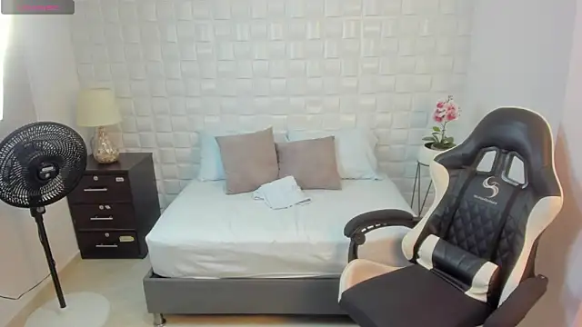 yulitza1025 online show from November 15, 12:39 pm