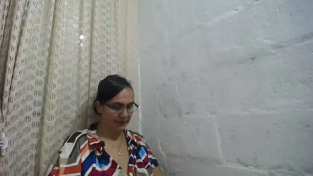 gabbyparker  online show from April 10, 8:31 am