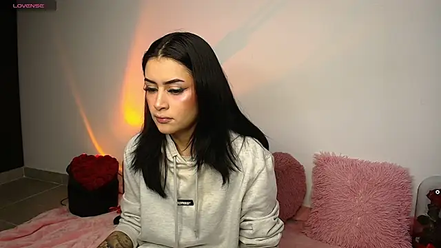 arye lle online show from April 14, 10:54 pm