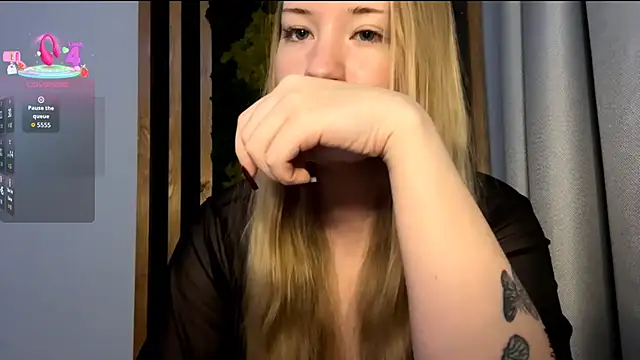 PandaFluff online show from November 6, 4:24 pm