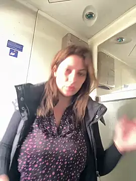 Snapshot of AlexAlice12 chatting on October 12, 11:34 am AlexAlice12 online show from October 12, 11:34 am