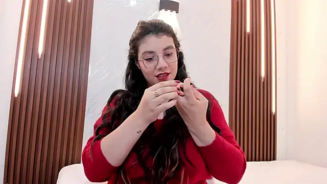 CarolinaMejia online show from December 5, 5:47 pm