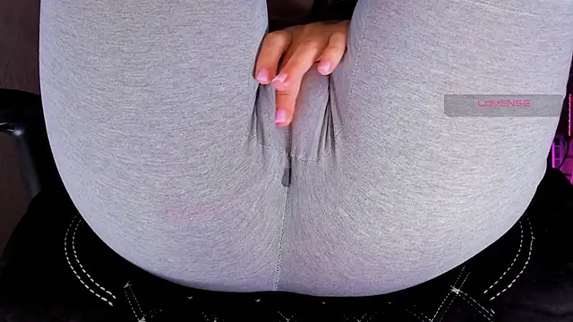 Cameltoe squirt inPants online show from September 28, 12:43 pm