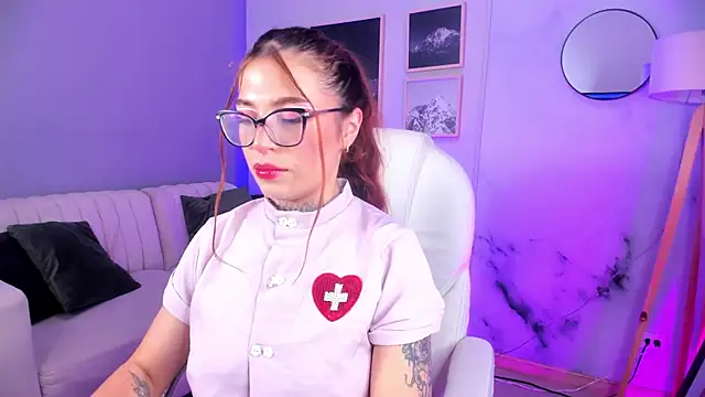 dreamleah  online show from February 6, 11:30 pm