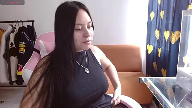 madissooon   online show from May 11, 7:11 pm