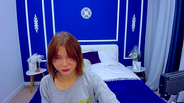 XSaraLeoneX online show from October 9, 7:01 am