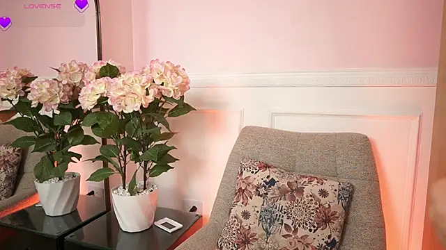 MilaCrave online show from March 27, 11:33 am