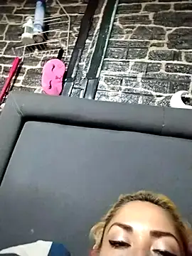 Ashleycam69 online show from December 5, 4:23 am