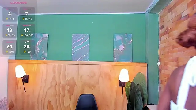 halleylorens online show from March 30, 7:13 pm