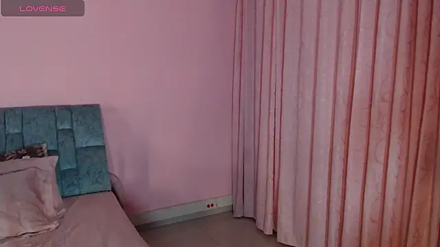 Camila Russoo online show from February 27, 8:19 pm