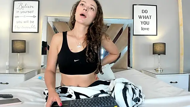 cellestehot online show from January 11, 4:39 am