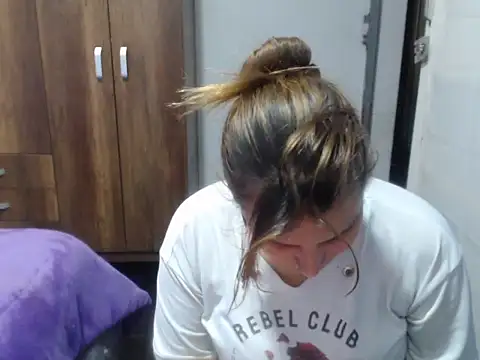 cloequeen15 online show from November 11, 5:43 pm