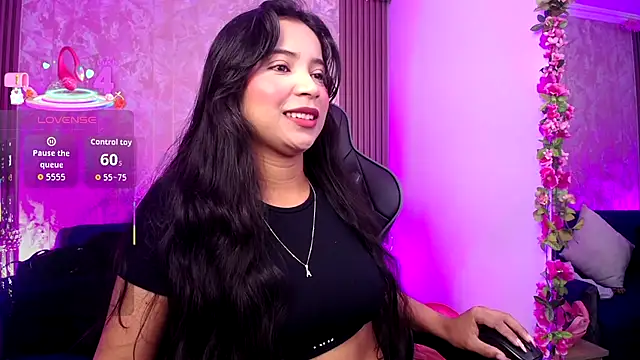 Snapshot of SophiaWalker_1 chatting on October 21, 12:09 pm SophiaWalker 1 online show from October 21, 12:09 pm