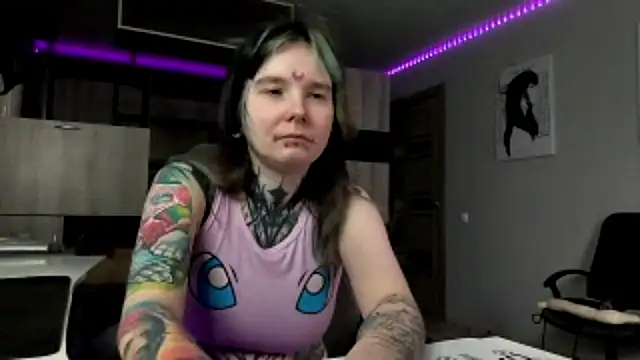 HighelikeGirl online show from March 31, 7:30 am