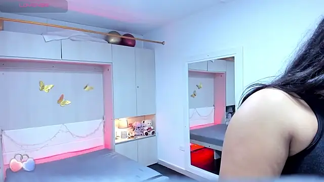 LilyWhitney online show from March 29, 4:22 am