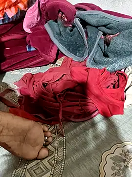 POOJACOUPLE online show from December 2, 7:05 pm