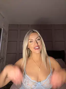 missdaisyukxx online show from October 3, 1:05 pm