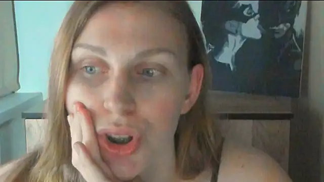 JuliaMuuun online show from March 20, 9:30 pm