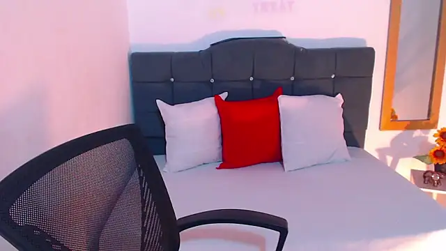 SamantaSweett  online show from November 4, 8:14 pm