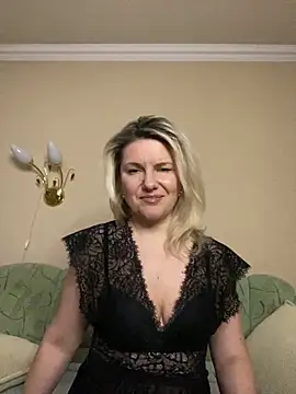 AliceSwan4011 online show from March 1, 4:18 pm