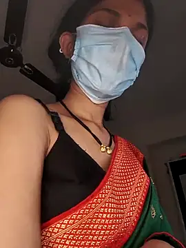 Shivani2002 online show from April 18, 8:17 am